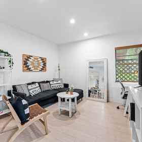 Room 1 Beautiful Apt in Victoria Park Las Olas Blvd, Patrick J. Meli Park and Community Center Hotels