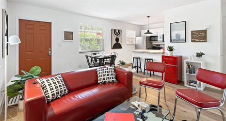 Lainnya 2 Lovely 2 BR Condo With Free Parking on Premises