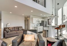 Others 2 2 Mi to Lutsen Mtns: Modern Cabin w/ Fire Pit!
