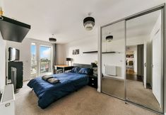 Others 2 Luxury 2 bed Apartment in Canary Wharf - Free Wifi