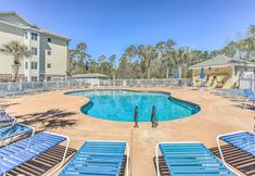 Others 2 Swim, Putt & Play: Central Condo in Myrtle Beach!
