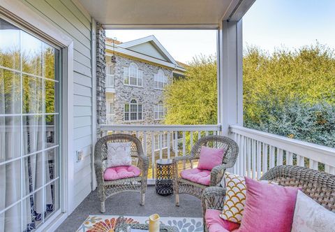 Others Swim, Putt & Play: Central Condo in Myrtle Beach!