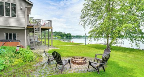 อื่นๆ 2 Home w/ Hot Tub & Dock on Howard Lake!