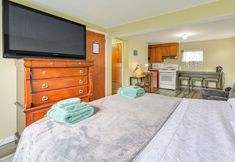 Others 2 2 Mi to UBS Arena: Wfh-friendly Couple's Retreat