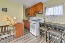 Others 2 Mi to UBS Arena: Wfh-friendly Couple's Retreat