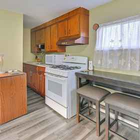 Interior 1 ~2 ไมล์ถึงยูบีเอสอารีนา: ที่พักคู่รักที่เหมาะสำหรับการทำงานจากบ้าน, โรงแรม & ที่พัก Hempstead Lake State Park