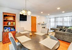 Others 5 4 Mi to Dtwn: Pet-friendly Home in Utica