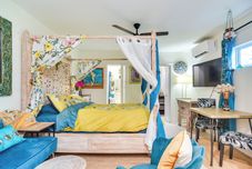 Others 3 Mi to Vinoy Park: St Petersburg Gem w/ Patio!