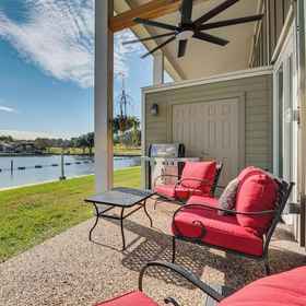Primary image1Fish & Boat on Lake Conroe: Waterfront Retreat!,Resort Attractions, Inc.飯店