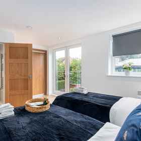 Room 1 Leatherhead, Khách sạn Brockham