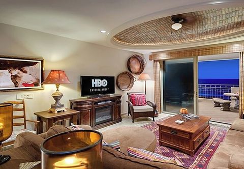 Others Condo Bella Sirena 805 C by Kivoya