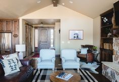 Others 7 Klamath by Avantstay Gorgeous Mountain Home w Fire Pit Spa Lake Views