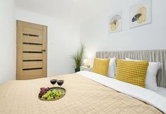 Others 5 Lumina opposite the Palace of Culture