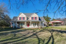 其他 Serene 50-acre Nature Retreat Near Melissa & Anna