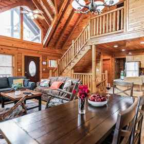 Room 1 Summit View Way Resort Cabin w Hot Tub Deck w Views Pool Table, Pigeon Forge Hotels