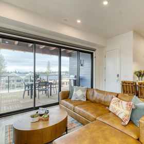 Room 1 1216 Skyline Ranch 200 Private Hot Tub w View Premier Downtown Location, Les Schwab Amphitheater Hotels