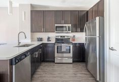 其他 5 Falcon Grand Harbor Apartments By Barsala