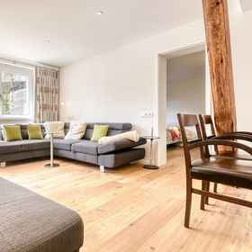 Room 1 Ferienwohnung Zentral mit Panorama-sonnenterrasse, Sankt Anton im Montafon Hotels