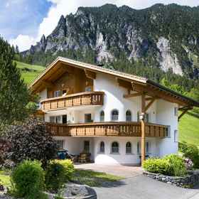 Room 1 Haus Alvier - 2-zimmer Fewo Zimba mit Balkon, Sankt Anton im Montafon Hotels