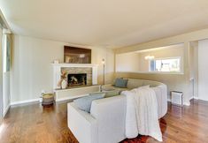 Others 2 Lakefront Gem: Balcony, Fire Pit & Yard in Everett