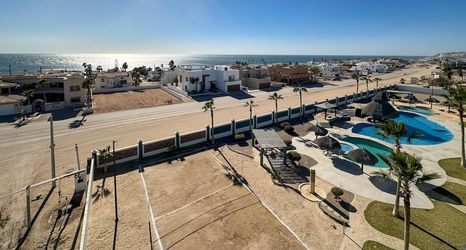 Others 2 Poolside Family Retreat 2BR Condo