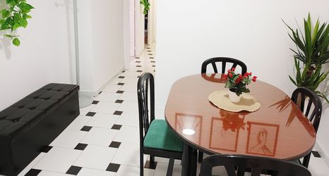 Others 2 Angosta Host