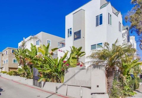 Lainnya Coastal Escape