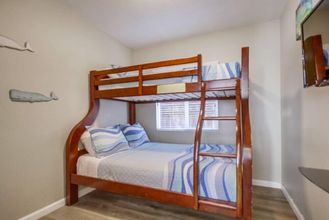 기타 4 Cozy Kingston 1