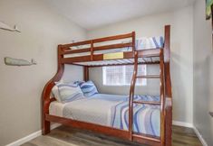 Others 6 Cozy Kingston 1