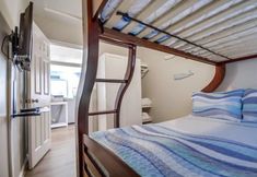 Others 2 Cozy Kingston 1