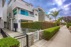 อื่นๆ Pacific Pearl