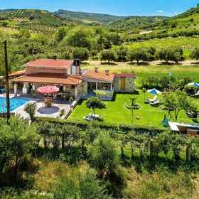 Room 1 วิลลา Kalouas สระว่ายน้ำส่วนตัว, โรงแรม & ที่พัก Dimos Gortyna