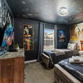 Room 1 Chic 4BR Home With Mickey Star Wars Rooms, Hotel Calabay Palms Villa