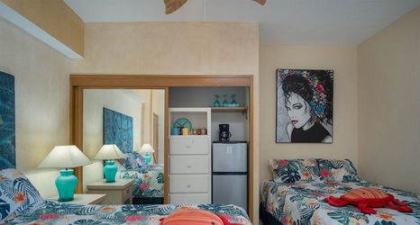 อื่นๆ 2 Casa Frida Massive Condo Sleeps up to 12!