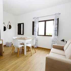 Room1A48 - Windmill 1 Bed Apartment in Odiaxere,拉各斯飯店