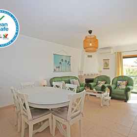 Room 1 B16 - Sandy Pine Beachfront Flat in Lagos, Lagos (São Sebastião) Hotels