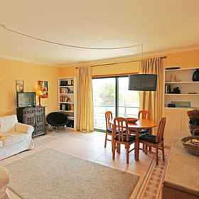 Room1A71 - Pinheiros Flat in Lagos，拉各斯（圣塞巴斯蒂昂）飯店