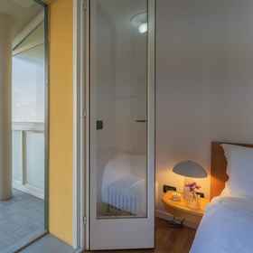 Room 1 Besana 9 On the Lake - Private Garden & Parking by Rent all Como, Province of Como Hotels