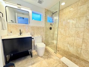 Lain-lain 4 Islands Inn on the Drive - Poolside Paradise Suite - A1