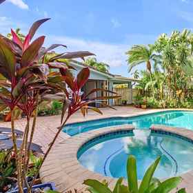 Room 1 Chic 3BR Sanctuary Steps From The Drive Paradise, The Easton Rooftop Pool & Lounge Hotels