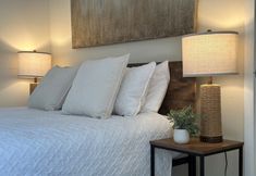 Others 4 Islands Inn on the Drive - Reflection Room - Queen Bed - B3