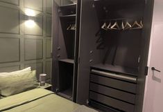 Others 7 Nw119sg-modernapt-2guests-2br-1minhighstreet