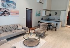 Others 5 Cozy 2-bedroom Poolside Haven
