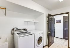 Others 4 Mtn-view Escape w/ Office Space in Cortez!