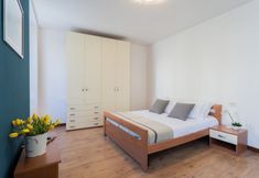 Others 3 Family Lake Apartment