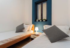 Others 2 Family Lake Apartment