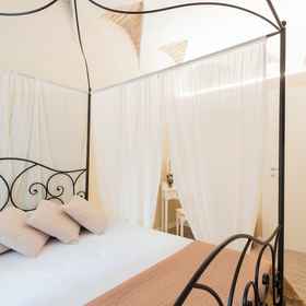 Primary image 1 Romantic Escape City Centre With Jacuzzi & Parking, Province of Como Hotels