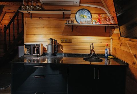 Others Rize Yerumoni Suit