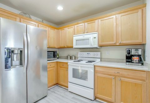 Others 16 Mi to Dtwn Denver: Cozy Townhome w/ Patio!
