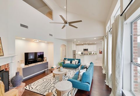 Others 4 Mi to Dtwn: Family Home w/ Games in Frisco